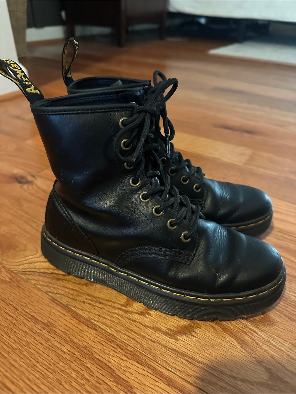 Dr. Martens Women’s Zavala Combat Leather Lace-Up Ankle Boots CLASSIC Sz 6